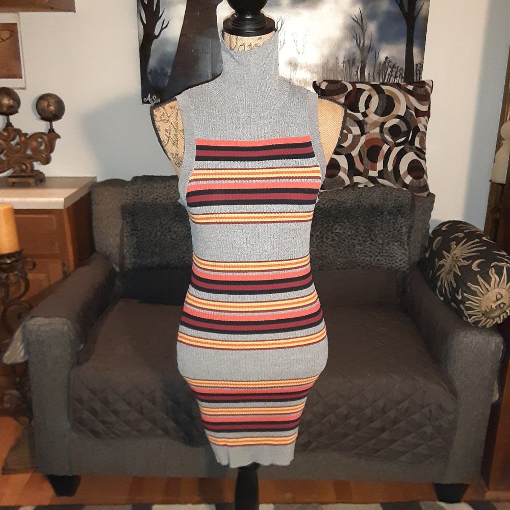 womans sleeveless turtleneck dress size L
